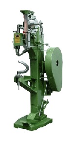 厂家供应打钉机溜冰鞋打钉机东莞足球鞋打钉机