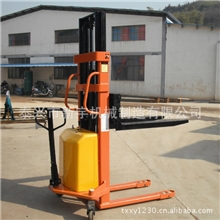 供应1.5T2M半电动堆高叉车半自动电瓶叉车电瓶搬运车电动叉车