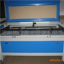 供应性价比最高运动服专用开袋打孔专用激光切割机