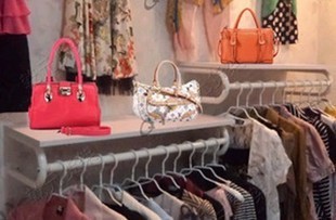 上墙壁挂服装货架展示架服装店货架服装店上墙架子