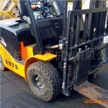 两手叉车转让，2进口电瓶叉车，上海市8成新柴油叉车