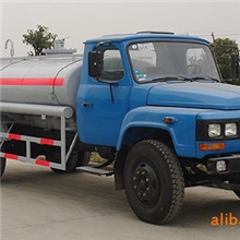 供应优质东风尖头化工液体运输车