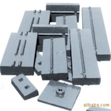 生产破碎机配件，板锤，反击衬板，制砂机抛料头，导流板，分料锥