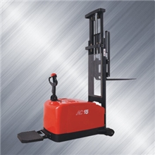 厂家直销批发&mdash;&mdash;1.5T平衡重式堆高机
