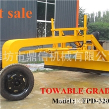 可牵引的平地机