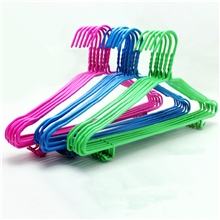 日用百货（6个装）义乌包塑浸塑铁丝挂衣架批发