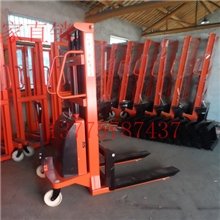 供应订制1500kg1.5吨堆高3.15米CTD半电动堆垛车电动叉车