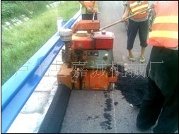 嘉诚机械厂专业生产订做各种路缘石滑模机