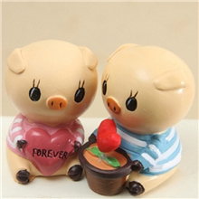 车载爱心猪公仔摆件车内饰品树脂工艺摆件汽车饰品用品批发