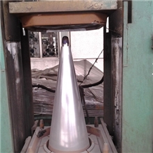 二手700mm4.2kg\路锥模具端头转让、700mm方锥模具4.2kg重