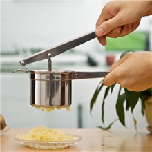 外贸手动榨汁机不锈钢土豆压厨房小工具生活用品多功能压薯压汁器