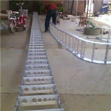 带隔离片钢制拖链，防老化钢制拖链，大型拖链定制，钢制骨架拖链