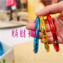 韩潮~超人气超炫手镯笔(笔身透明带彩珠)新奇特笔