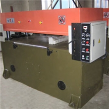 供应精密四柱自动平衡裁断机