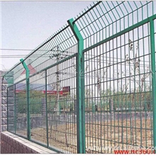 框架隔离栅是一种优良的隔离栅产品，框架护栏网，小区护栏网批发