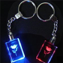 （十年专业产品）礼品；供应LED闪光水晶钥匙扣节假日必备装饰品