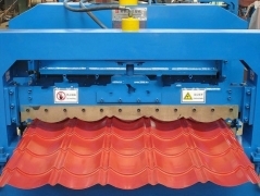 彩钢琉璃瓦成型设备,太阳能反光板设备等等
