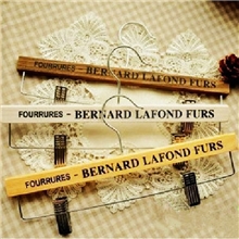 厂家直销zakka拍照道具法文字母复古衣挂衣架批发实木裤夹裤架