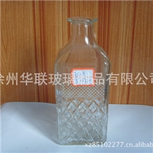 供应出口方形洋酒玻璃瓶，高白料酒瓶玻璃瓶生产厂家