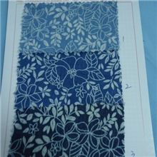 F1046全棉洗水牛仔印树叶外套面料服装面料童装面料玩具面料