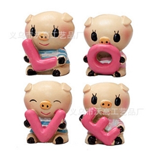 【厂家直销】迷你LOVE小猪车内饰品树脂工艺摆件