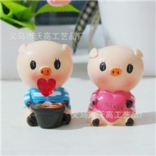 爱心猪猪爸猪妈高档节日礼品厂家树脂娃娃公仔工艺摆件玩具