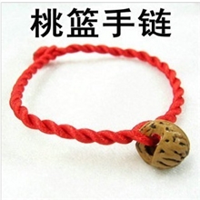 特价地摊热卖小饰品货源本命年辟邪保平安桃核桃篮红绳手链批发