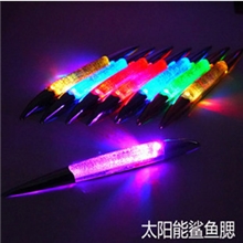 供应鲨鱼腮汽车太阳能爆闪灯汽车装饰灯行车警示灯装饰车标