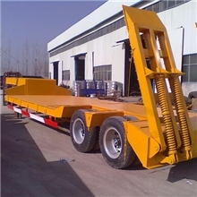 低价定做两桥三桥挖掘机运输车勾机板带轮胎