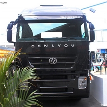 红岩杰狮重卡390马力6乘4牵引车高顶双卧