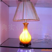 供应玻璃台灯，材质：灯体玻璃，灯罩：TC宫廷罩。H：40CM