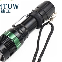 厂家直销平头调焦强光手电筒经典款