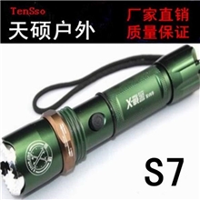 2013最新款X战警七强光手电筒LED手电筒手电筒旋转变焦手电