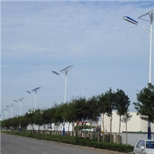 供应光源为70W太阳能路灯，路灯led路灯灯具路灯太阳能路灯