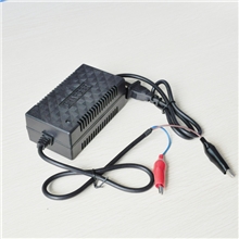 12V充电器摩托车充电器短路反接保护充电器