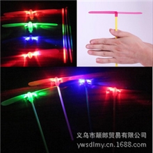 发光竹蜻蜓玩具手搓闪光竹蜻蜓厂家直销飞天玩具地摊夜市玩具