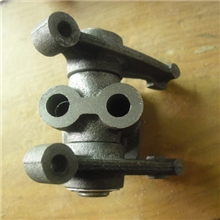 庞口农机配件市场单缸柴油机配件S1115摇臂总成