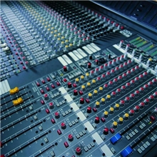 录音棚出租（每小时300元）