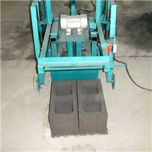 专业生产、定做小型移动式空心砖机，质量三包！