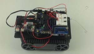 供应小型履带机器人C51单片机教学机器人探测机器人