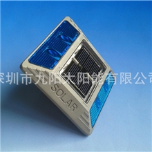 太阳能道钉RS-702，尺寸132*122*75MM