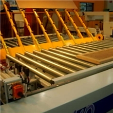 自动吸盘翻板输送机