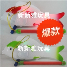 爆电动鱼带灯光、江南音乐23CM灯笼鱼其他类玩具热销产品5153