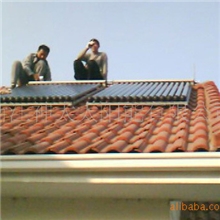 别墅用分体式太阳能热水器工程安装