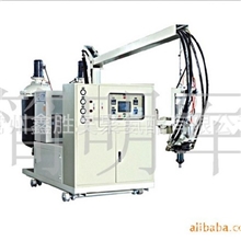 多年生产太阳能聚氨酯高压发泡机厂家直销欢迎来电咨询