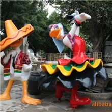 厂家直销玻璃钢米老鼠雕塑,唐老鸭雕塑、大白兔等卡通动物雕塑