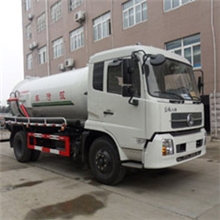 东风天锦吸污车