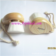 【洁面刷】欢迎定做高档逗号木柄洁面刷，让您一次性交货！