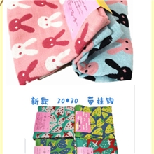 三层纱布兔头草莓方巾28*30一卡两条装厂家批发三层纱布方巾