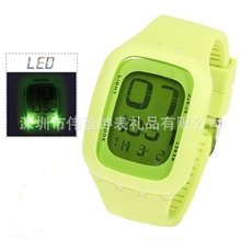 伟盈钟表大量供应触屏手表，硅胶手表，东莞厂家专业定制。